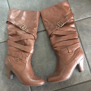 Brown fashion boots